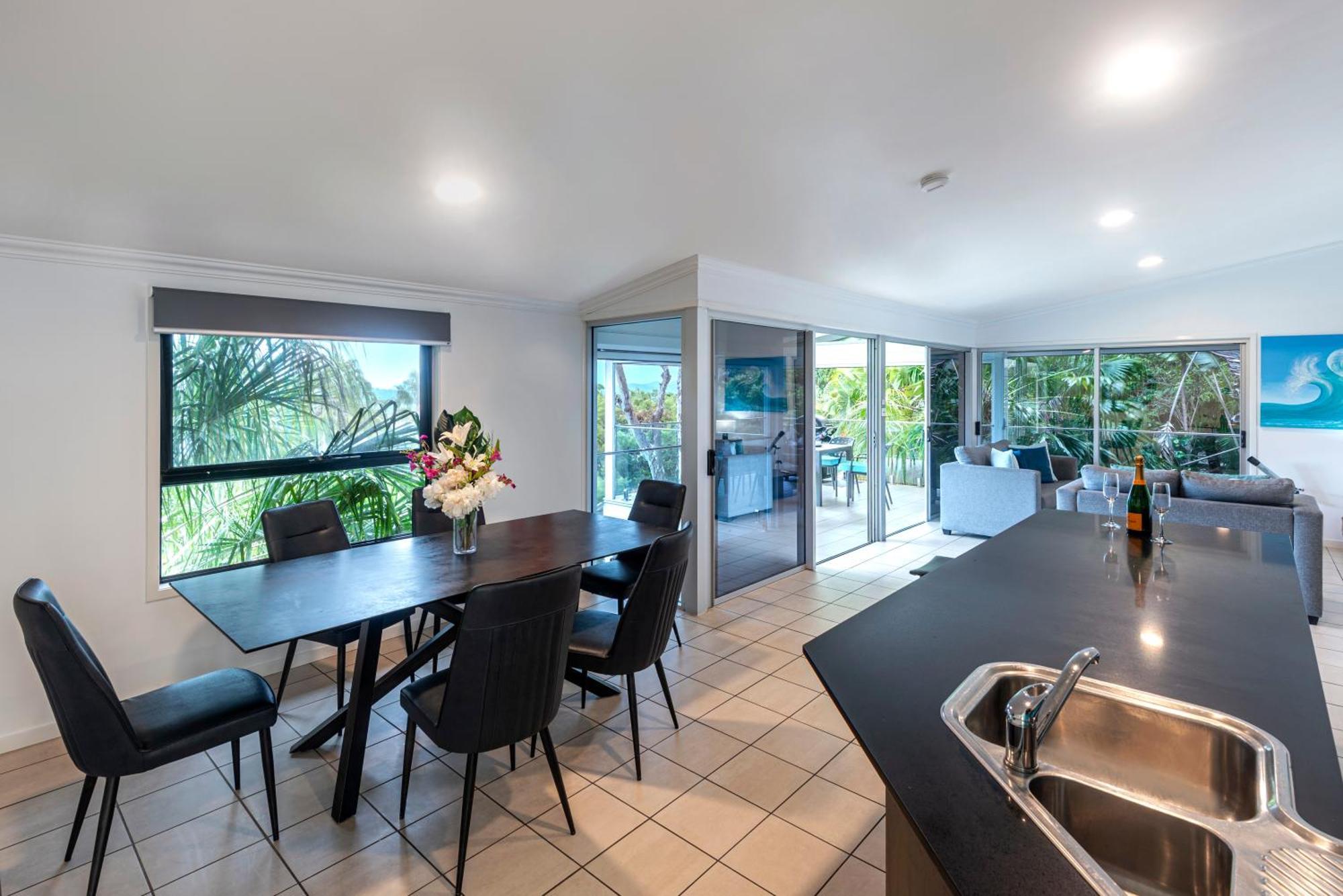 Oasis Apartments On Hamilton Island By Hiha Екстериор снимка